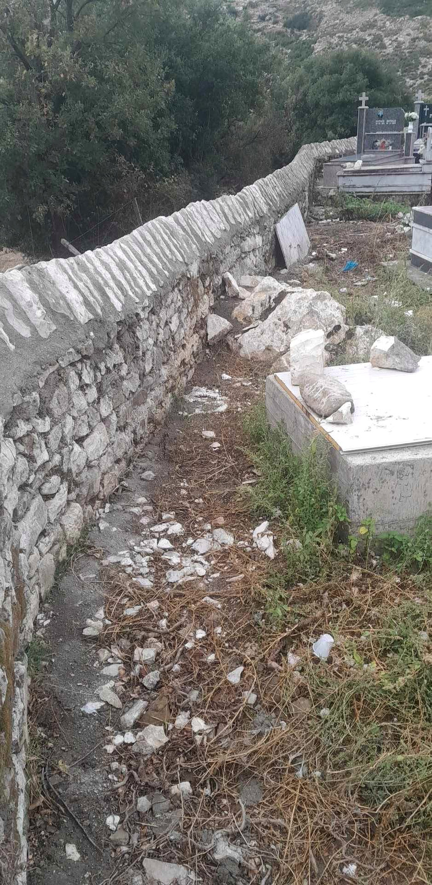 Αποκατάσταση του τοίχου του κοιμητηρίου — φωτογραφία 3